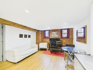 Lounge/Diner- click for photo gallery